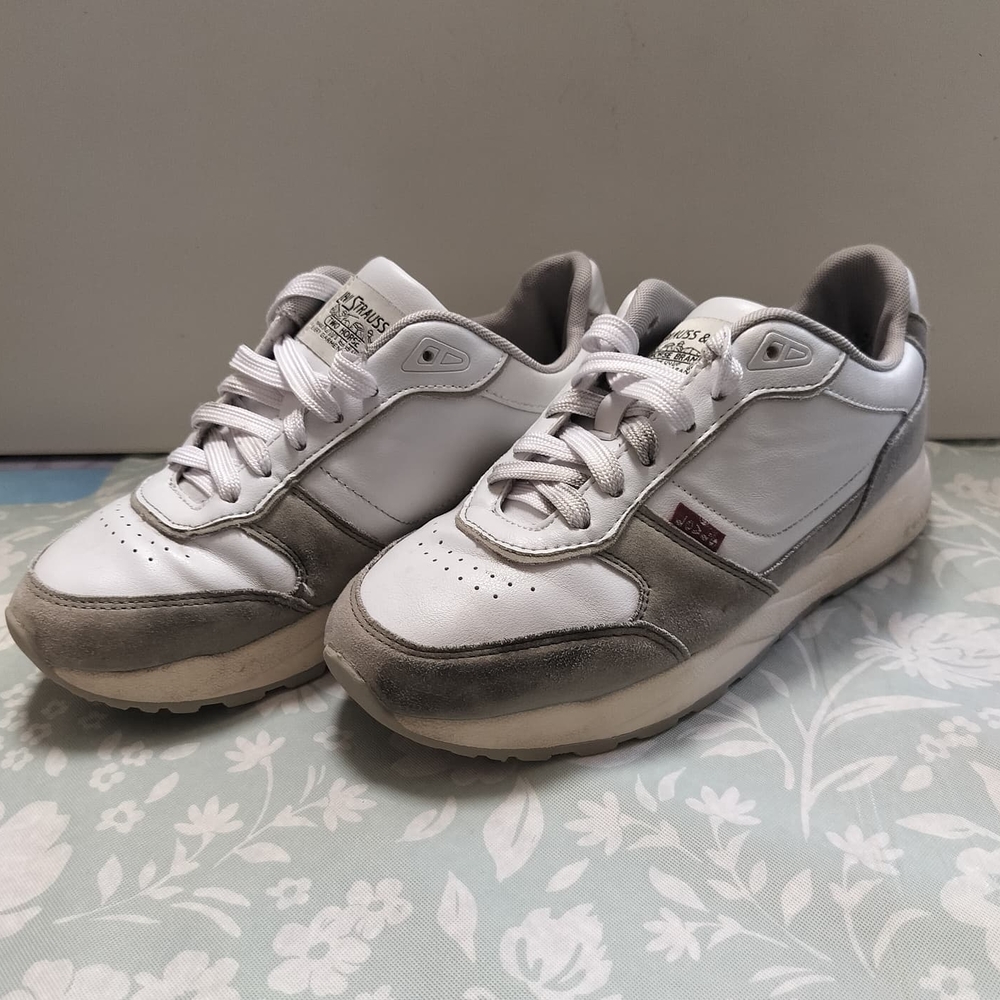Levi's White and Gray Sneakers